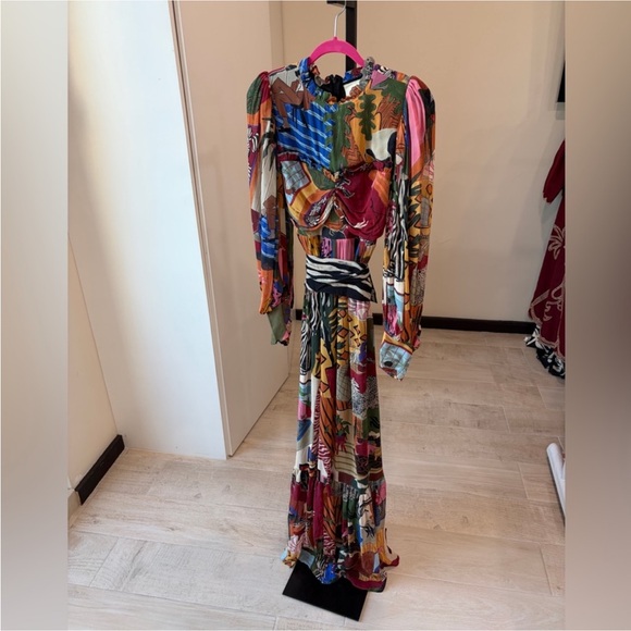 Farm Rio: Tropical Multicolor Long Sleeve
Maxi Dress - Picture 4 of 11